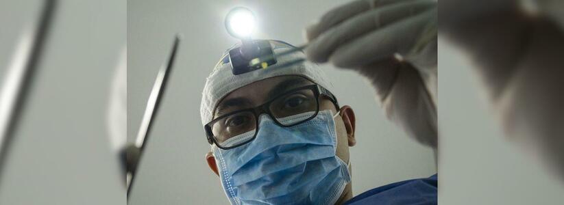 У екатеринбурженки в носу врачи забыли ватный тампон после операции