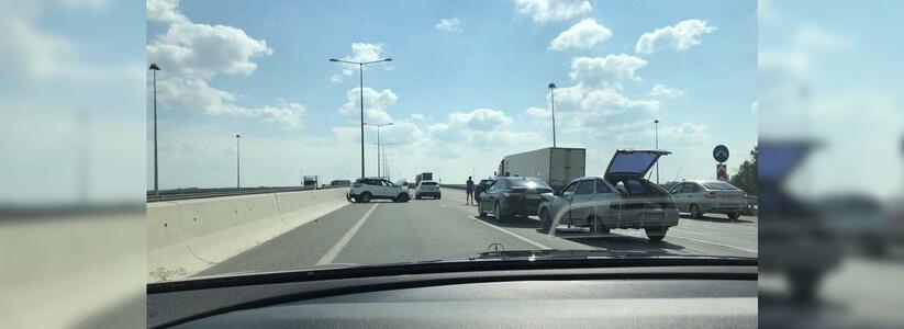 Массовое ДТП: на Кольцовском тракте столкнулись сразу пять автомобилей