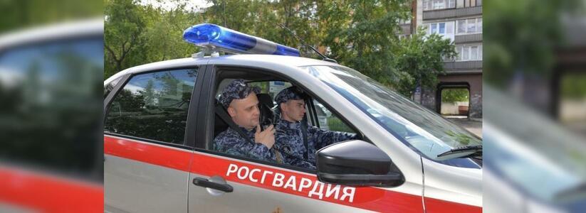 В Екатеринбурге сотрудники полиции при содействии Росгвардии по горячим следам раскрыли разбой