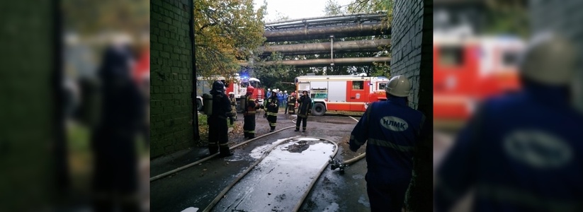 Крупный пожар вспыхнул на екатеринбургском заводе "ВИЗ-сталь"