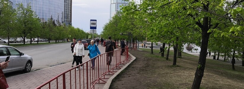 "Без комментариев": екатеринбуржцам отказываются объяснить, почему полностью перекрыли площадь у Драмы
