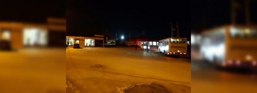 Ночью под Екатеринбургом неизвестный выстрелил в автобус