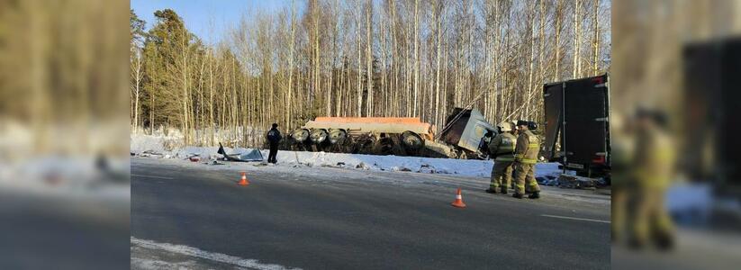 Под Екатеринбургом бензовоз чуть не взорвался от столкновения с грузовиком