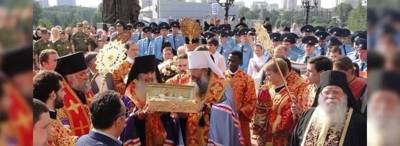 В Екатеринбург в Храм-на-Крови привезли святые мощи Георгия Победоносца - фото 19 июня 2015 года