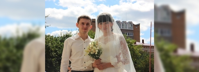 В Екатеринбурге десятки молодоженов отпраздновали свадьбы: Фоторепортаж НАШЕЙ - фото 8 августа 2015 года