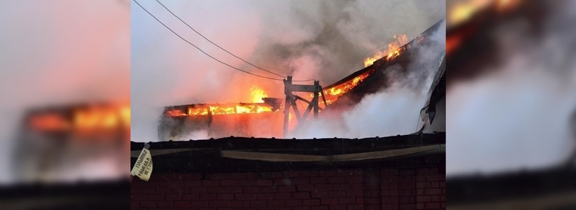 В Ирбите Свердловской области загорелся сарай, трое подростков пострадали - 28 сентября 2015