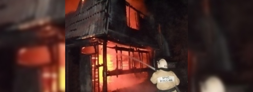 Пожар в Екатеринбурге: в коллективном саду «Вагоник» сгорел садовый домик и пострадал один человек - 17 октября 2015 года