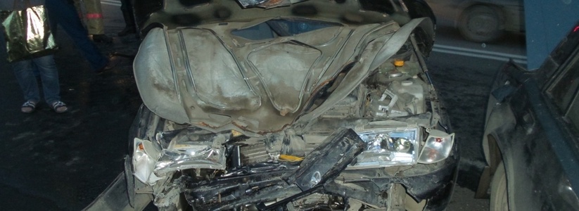 На трассе под Каменском-Уральским произошло жуткое ДТП. Два человека погибли - 30 октября 2015 года
