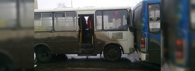 Бой на дороге: в Екатеринбурге водитель воткнул отвертку в руку другого водителя из-за дорожной аварии