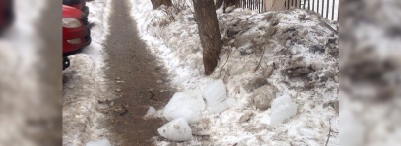 В Екатеринбурге управляющая компания поможет екатеринбурженке, покалеченной глыбой льда