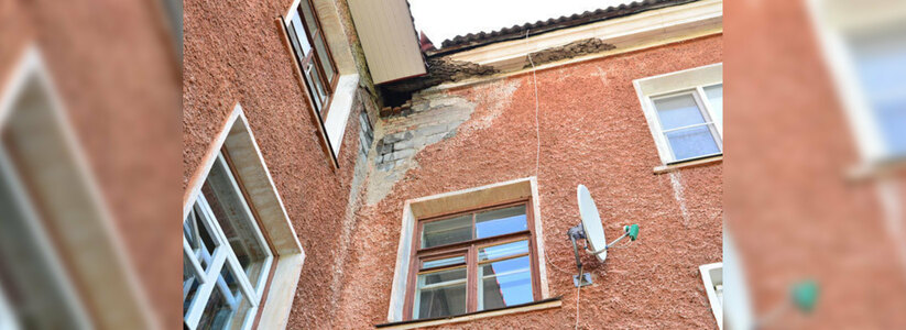 В Ревде обрушилась крыша трехэтажного жилого дома на улице Чехова