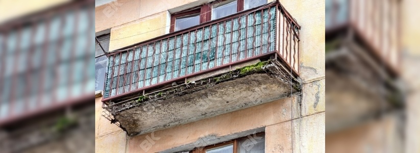В Краснотурьинске с балкона четвертого этажа выпал двухлетний мальчик
