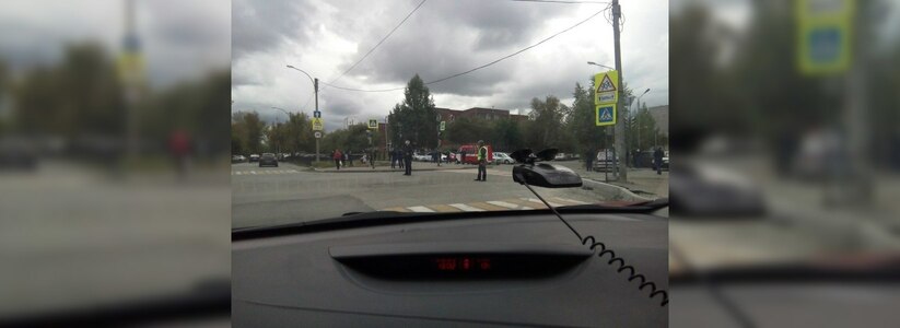 В Екатеринбурге эвакуировали гимназию на улице Серова - фото