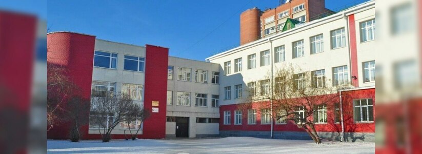 Полиция проверила три школы Кировского района из-за звонков о минировании