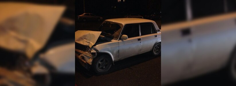 В аварии на Сортировке пострадали два автомобиля: «Ниссан» снес забор,  у ВАЗа помяло капот