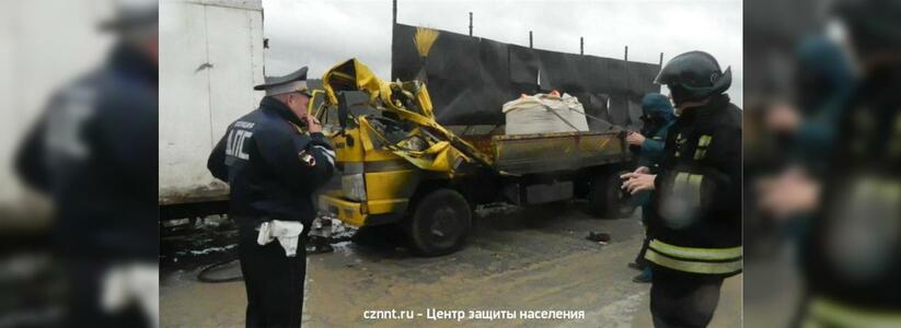 В Нижнем Тагиле грузовик врезался в танк фото - 17 сентября 2016