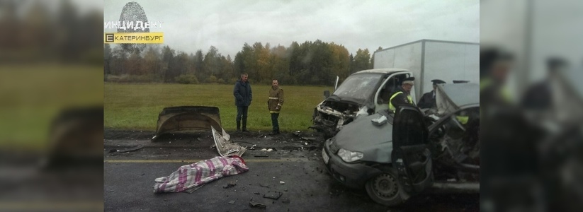 На трассе Екатеринбург - Пермь в лобовом ДТП погибла 17-летняя девушка - фото
