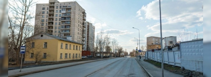 Ремонт улицы в центре Екатеринбурга продлили на целый месяц
