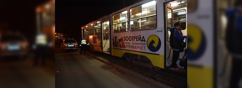 ДТП в Екатеринбурге: на улице Технической трамвай сбил 95-летнюю женщину - фото