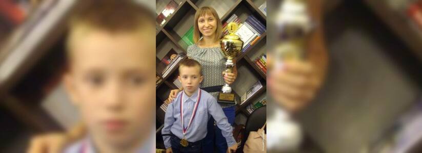 Восьмилетнего шахматиста Артема Пингина отправят на мировой турнир, благодаря Ройзману и музыкантам из Екатеринбурга
