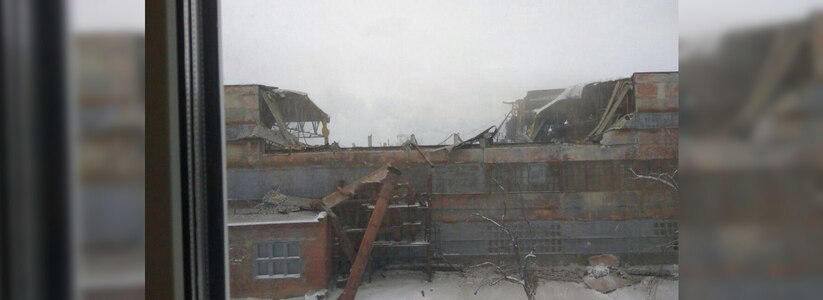 На заводе имени Калинина в Екатеринбурге обрушилась крыша, есть пострадавшие