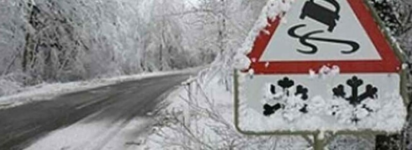 Полицейские спасли водителя из Екатеринбурга, у которого разорвало колесо на морозе
