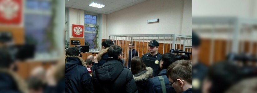 Суд в Екатеринбурге продлил арест блогеру Руслану Соколовскому