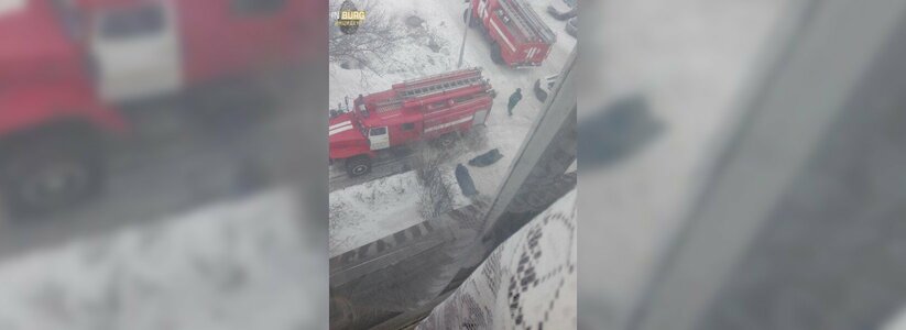 Два человека погибли во время пожара в екатеринбургской пятиэтажке