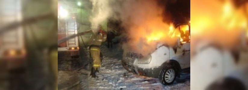 Ночью в Екатеринбурге сгорел катафалк