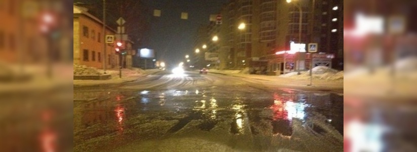 Старую Сортировку в Екатеринбурге посреди ночи залило ледяной водой