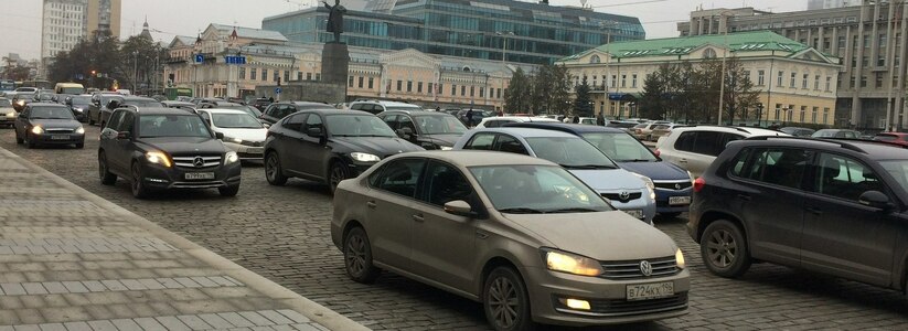 Екатеринбург «утонул» в пробках после закрытия Макаровского моста