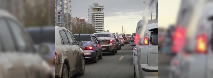 Пятнадцать аварий парализовали движение в Екатеринбурге