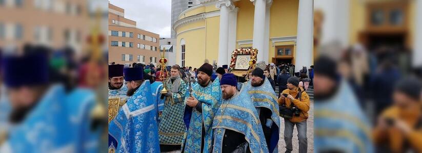 В Екатеринбурге одобрили проведение крестного хода в честь "Царских дней"
