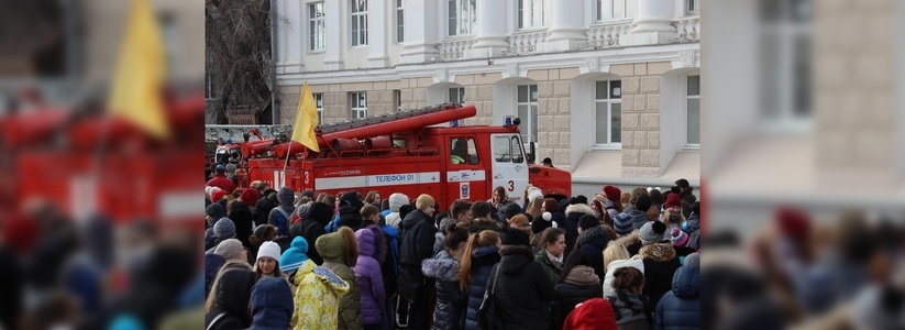 В Екатеринбурге эвакуировали тысячу студентов из колледжа Ползунова