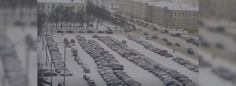 Сотрудники ГИБДД обратились к свердловским водителям из-за снегопадов