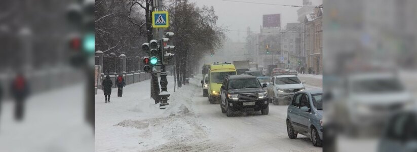 «Добро пожаловать в ад»: Екатеринбург утонул в пробках из-за снегопада