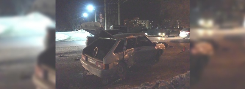В Екатеринбурге женщина и подросток пострадали в ДТП, которое устроил неопытный водитель