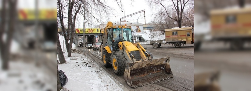 Коммунальщики Екатеринбурга перешли на круглосуточный режим работы из-за снегопада