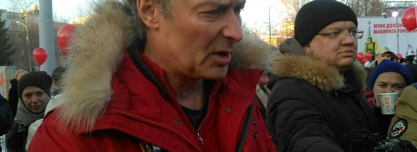 В Екатеринбурге митингующие потребовали отправить в отставку губернатора