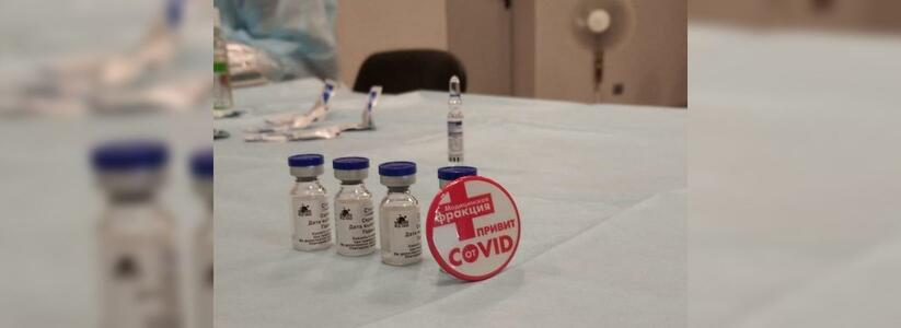 Депутаты медфракции помогли вакцинировать более семи тысяч екатеринбуржцев
