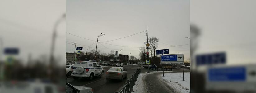 На одном из главных перекрестков Екатеринбурга изменили график движения