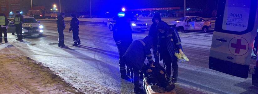 В Екатеринбурге во время погони за пьяным водителем каршеринговой авто пострадал студент