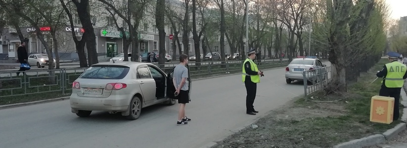 Иномарка сбила двух подростков на пешеходном переходе в Екатеринбурге