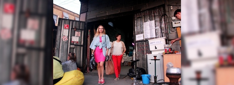 Шмотки, "Доширак" и немного секса: в Екатеринбурге модники провели гаражную распродажу из 90-х