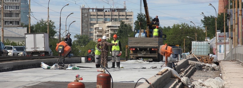 Замглавы Екатеринбурга попросил дорожников ускориться: мост на Малышева отремонтируют ко Дню города