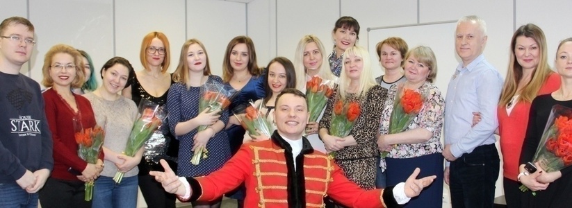 Отмечаем 8 Марта в офисах Екатеринбурга: море тюльпанов, Валерий Меладзе и двухметровые медведи