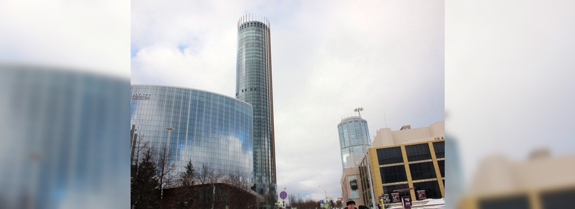 С высоты птичьего полета: как Екатеринбург выглядит из "Башни Исеть" и кто там живет