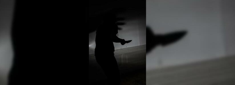 "Полтора метра": в Екатеринбурге пьяница набросился с ножом на продавца из-за маски