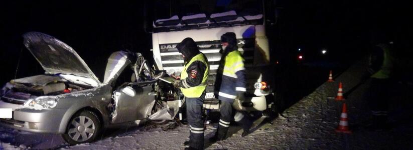 На Серовском тракте 58-летний водитель Chevrolet Klan погиб в ДТП с грузовиком, его жена ранена