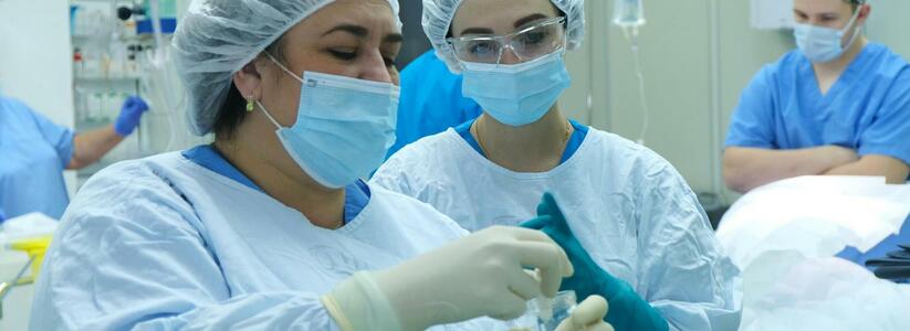 Свердловские онкологи спасли пациентку, пересадив ей кость из ноги в руку